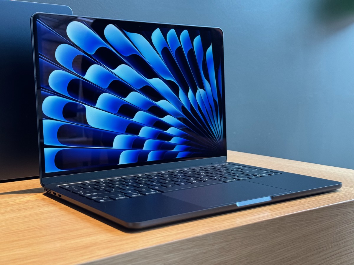 MacBook Air 13-inch (M3, 2024) – Midnight Blue