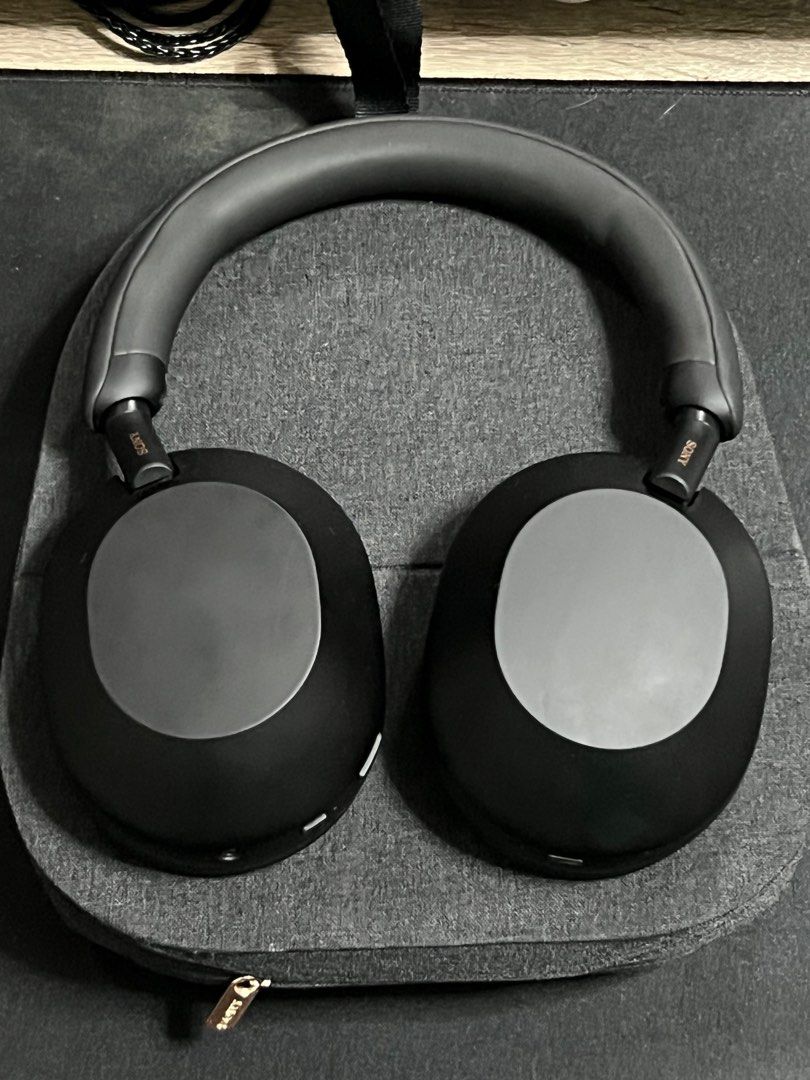Sony WH-1000XM5 – Noise Cancelling Headphones